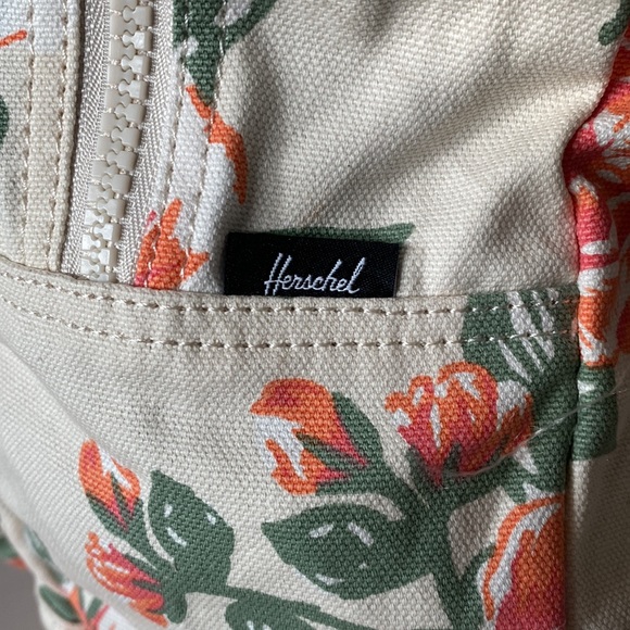 Herschel Supply Co. - NWT- Floral Daypack Backpack - Picture 4 of 5
